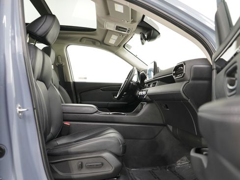 Used 2024 Honda Pilot Touring image 11