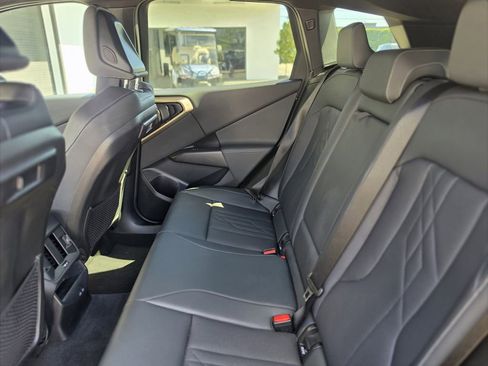 Used 2025 BMW X3 xDrive30i AWD/4WD image 11