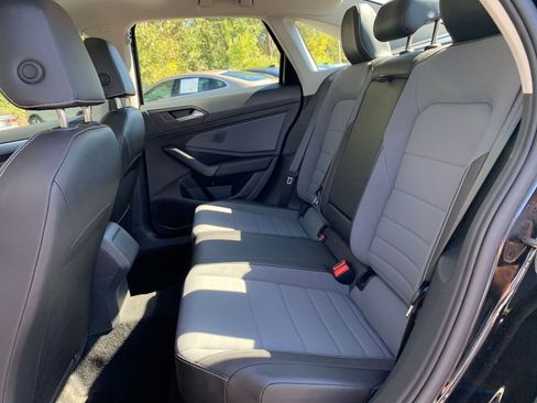 Used 2025 Volkswagen Jetta SE image 24