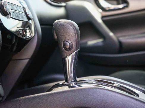 Used 2016 Nissan Rogue S FWD image 19