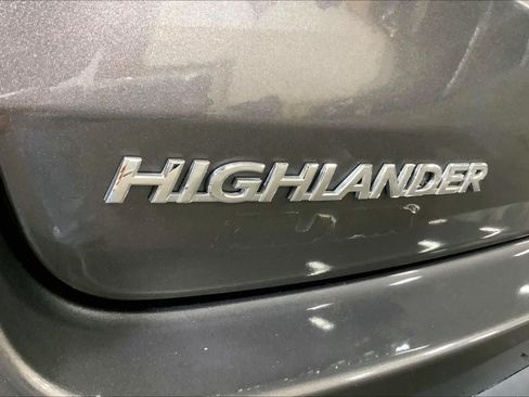 Used 2018 Toyota Highlander XLE AWD/4WD image 31