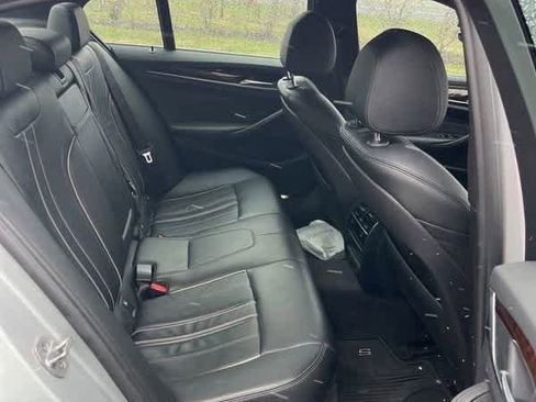 Used 2018 BMW 530e xDrive image 9