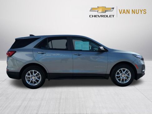 Used 2023 Chevrolet Equinox LS w/ LS Convenience Package FWD image 4