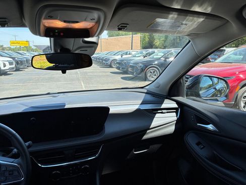 Used 2025 Buick Encore GX Preferred image 34