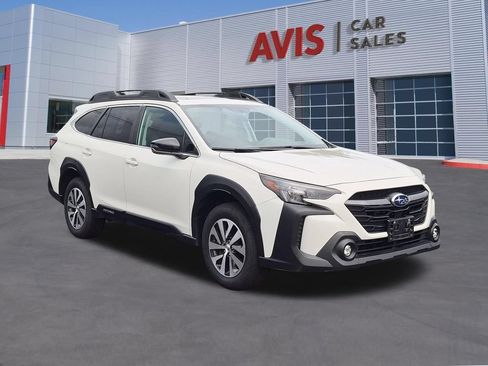 Used 2025 Subaru Outback Premium AWD/4WD image 3