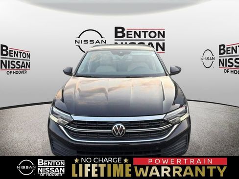 Used 2024 Volkswagen Jetta SE FWD image 1