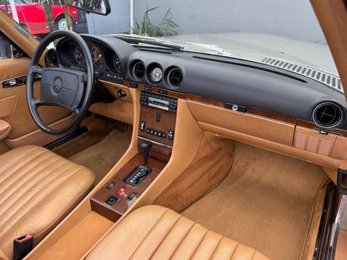 Used 1988 Mercedes-Benz 560 SL image 30