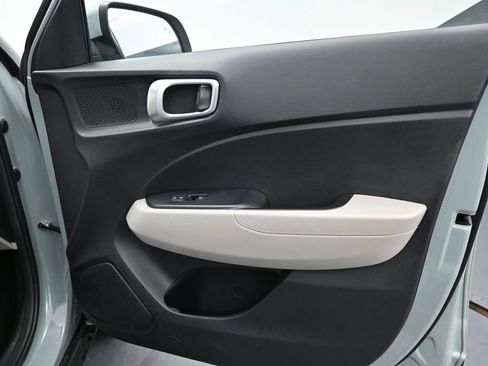 Used 2025 Hyundai Venue SEL FWD image 8