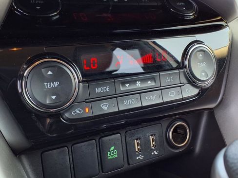 Used 2025 Mitsubishi Eclipse Cross SE image 32