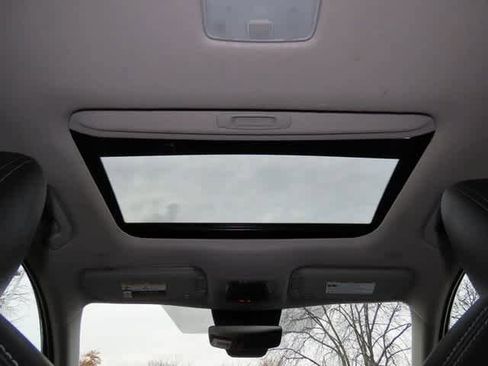 Used 2024 Toyota Corolla Cross XLE image 23