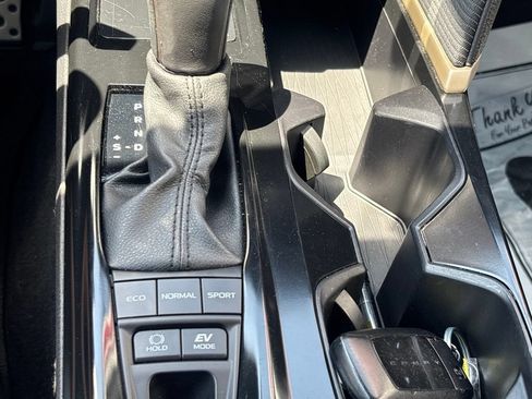 Used 2025 Toyota Camry SE FWD image 15