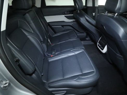Used 2025 Lincoln Nautilus Premier AWD/4WD image 31