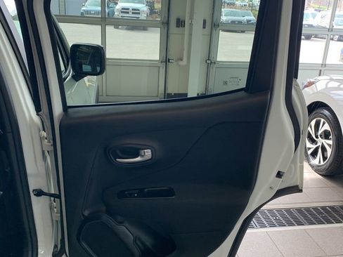 Used 2021 Jeep Renegade Latitude image 21