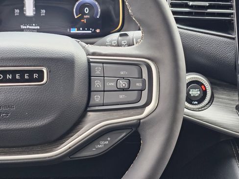 Used 2023 Jeep Wagoneer Series III w/ Preferred Equipment Group image 22