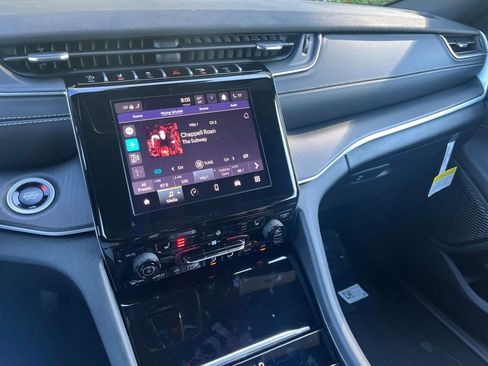 New 2025 Jeep Grand Cherokee L Laredo w/ Luxury Tech Group I image 11