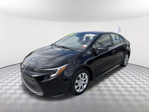 Certified 2024 Toyota Corolla LE image 3