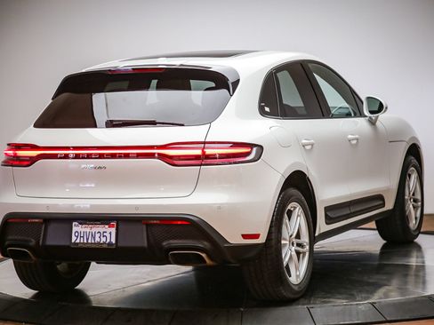 Certified 2023 Porsche Macan AWD/4WD image 7