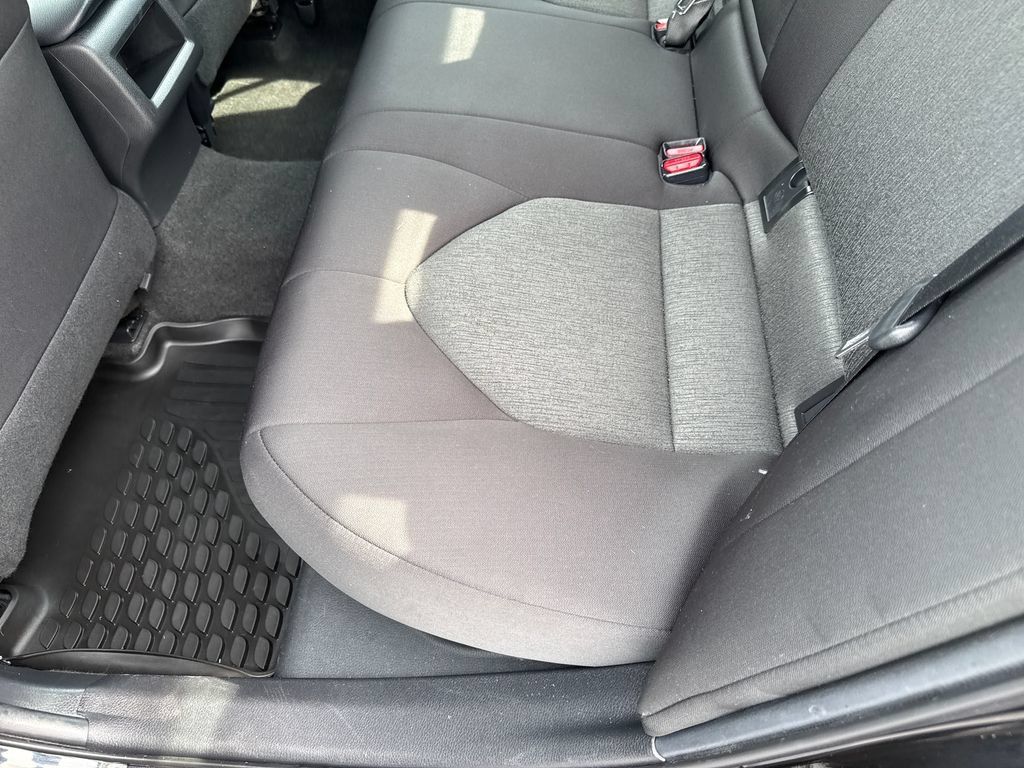 Used 2018 Toyota Camry LE FWD image 17