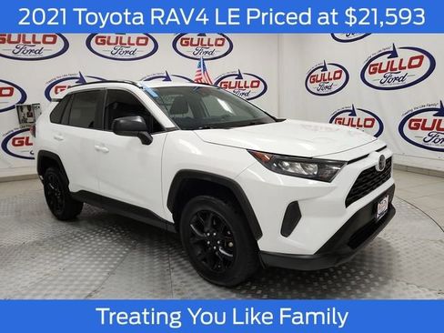Used 2021 Toyota RAV4 LE image 1
