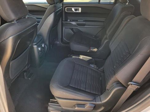 Used 2020 Ford Explorer XLT image 30