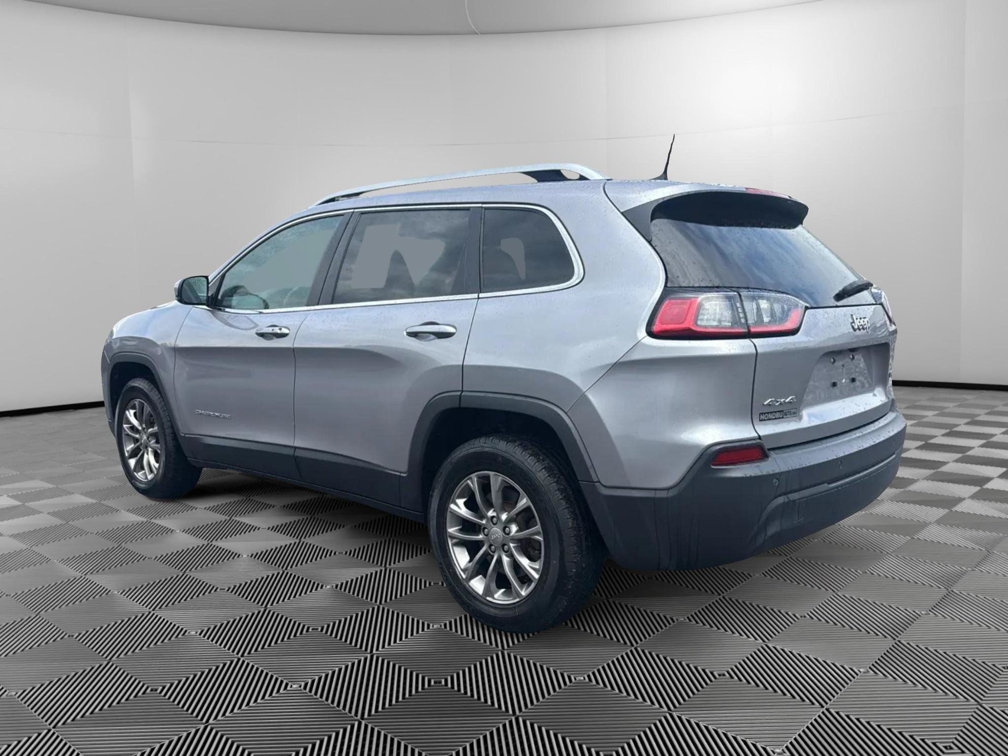 Used 2019 Jeep Cherokee Latitude Plus w/ Comfort/Convenience Group AWD/4WD image 3
