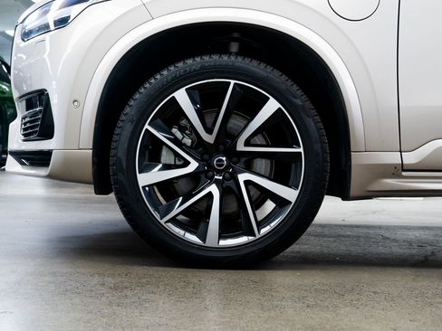 Used 2023 Volvo XC90 T8 Plus image 7