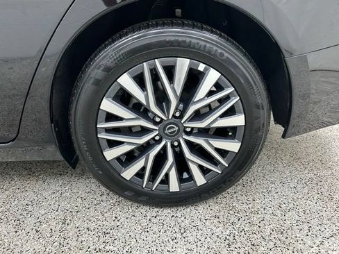 Used 2025 Nissan Altima 2.5 SV FWD image 26