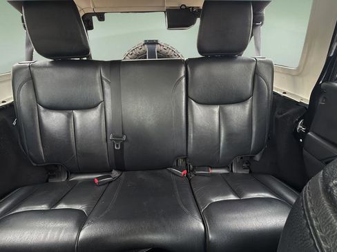 Used 2015 Jeep Wrangler Unlimited Sahara AWD/4WD image 15