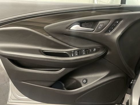 Used 2019 Buick Envision Essence FWD image 16