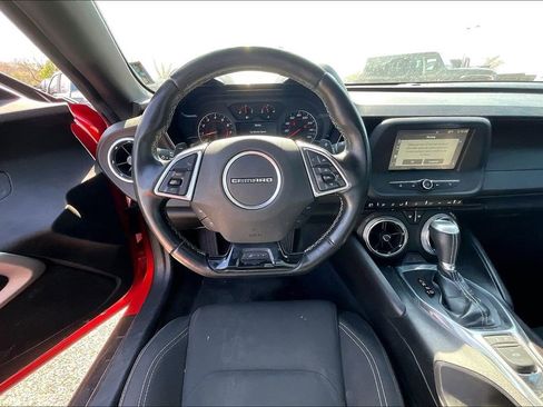 Used 2017 Chevrolet Camaro LT RWD image 5