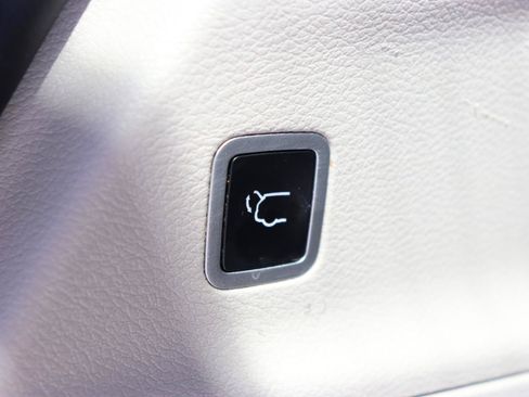 Used 2024 Chrysler Pacifica Touring-L FWD image 65