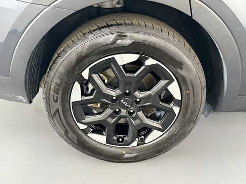 Used 2024 Kia Sorento S image 33