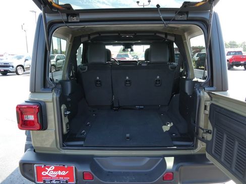 Used 2025 Jeep Wrangler Unlimited Sport AWD/4WD image 17