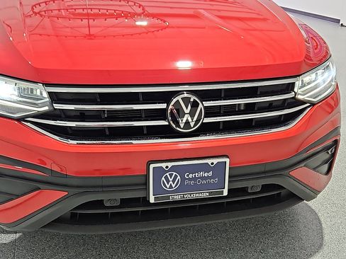 Certified 2023 Volkswagen Tiguan SE w/ Panoramic Sunroof Package FWD image 10