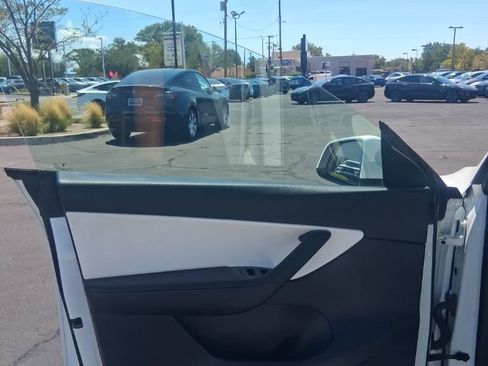 Used 2023 Tesla Model Y Long Range AWD/4WD image 3