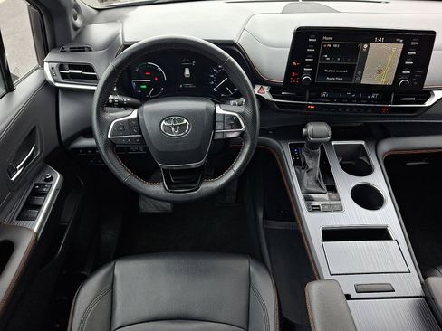 Used 2021 Toyota Sienna XSE w/ XSE Plus Package image 11