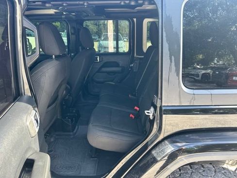 Used 2018 Jeep Wrangler Unlimited Sahara AWD/4WD image 6