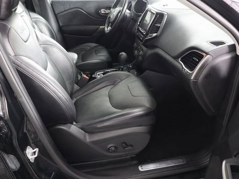 Used 2019 Jeep Cherokee Limited image 20