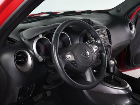 Used 2014 Nissan Juke S FWD image 25