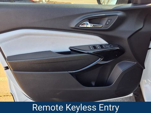 New 2026 Chevrolet Trax LS w/ LS Convenience Package FWD image 5