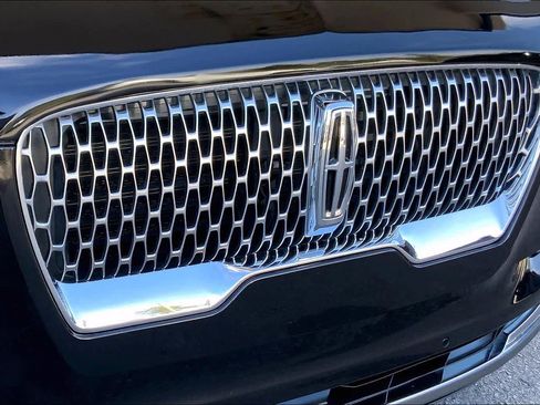 Used 2023 Lincoln Aviator Standard image 32