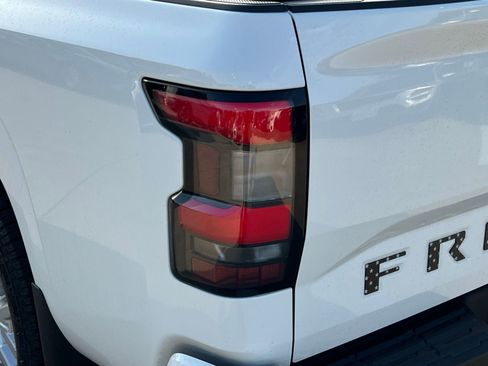 Used 2022 Nissan Frontier SV w/ Technology Package RWD image 14