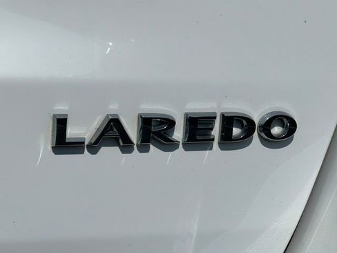 Used 2021 Jeep Grand Cherokee Laredo image 9