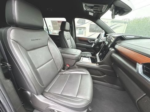 Used 2025 GMC Yukon XL Denali AWD/4WD image 28