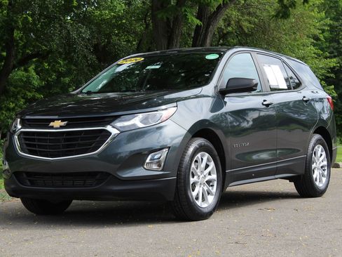 Used 2020 Chevrolet Equinox LS w/ LS Convenience Package FWD image 3