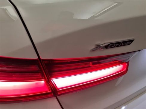 Used 2025 BMW 330i xDrive 330i xDrive w/ Premium Package image 10