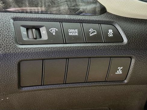Used 2017 Hyundai Santa Fe Sport AWD/4WD image 19