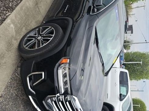 Used 2023 GMC Acadia SLT w/ Technology Package image 3