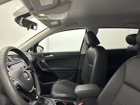 Used 2020 Volkswagen Tiguan SE image 24