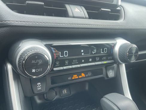 Used 2025 Toyota RAV4 XLE FWD image 25